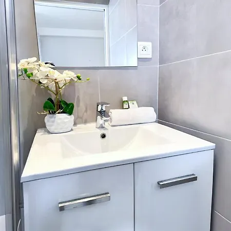 Comfortable Family Flat In * Paris