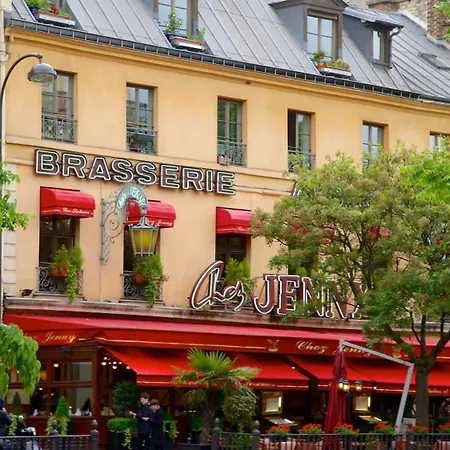 Comfortable Family Flat In * Paris